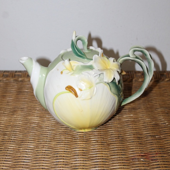 Pier 1 Imports “Ginger Lily” Hand-Painted Porcelain Teapot – Floral Sculptural D - Picture 7 of 10
